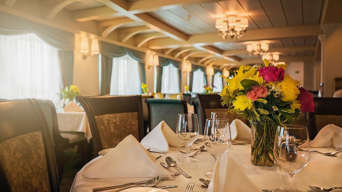 american queen ocean navigator cruise ship dining room