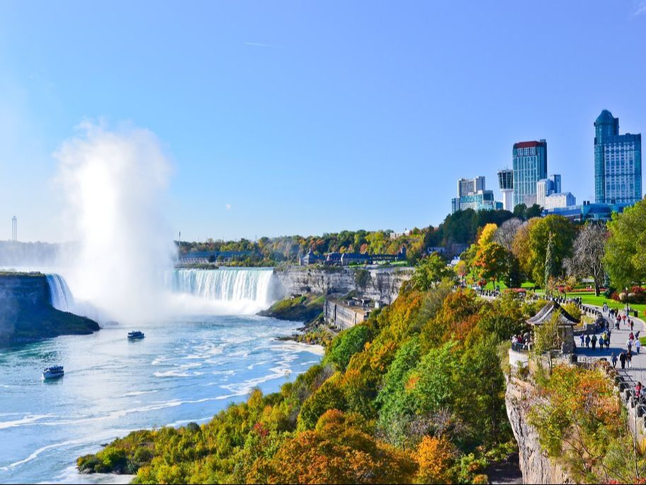 Visit Niagara Falls with a Great Lakes Cruise tour